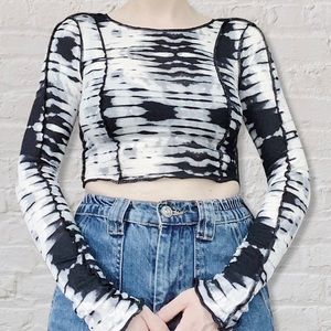Wilfred Free Aritzia Orbit Longsleeve Croptop Black and White Tie Dye Pattern
